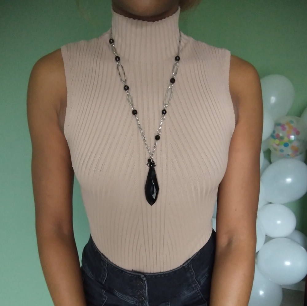 Black and silver women's teardrop pendant necklace